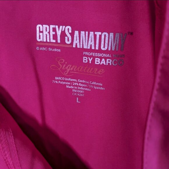 Grey's anatomy/premiere scrub set (3 tops 1 bottom) NWT - Picture 10 of 11